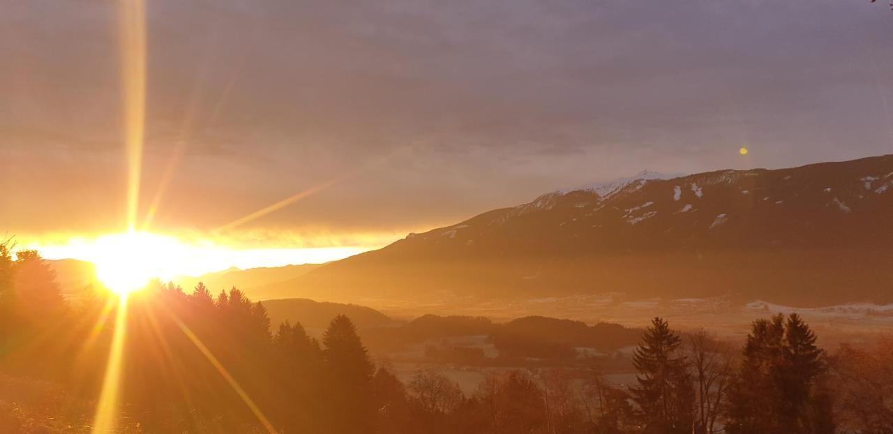 Berggasthof Karlbauer Lendorf ภายนอก รูปภาพ